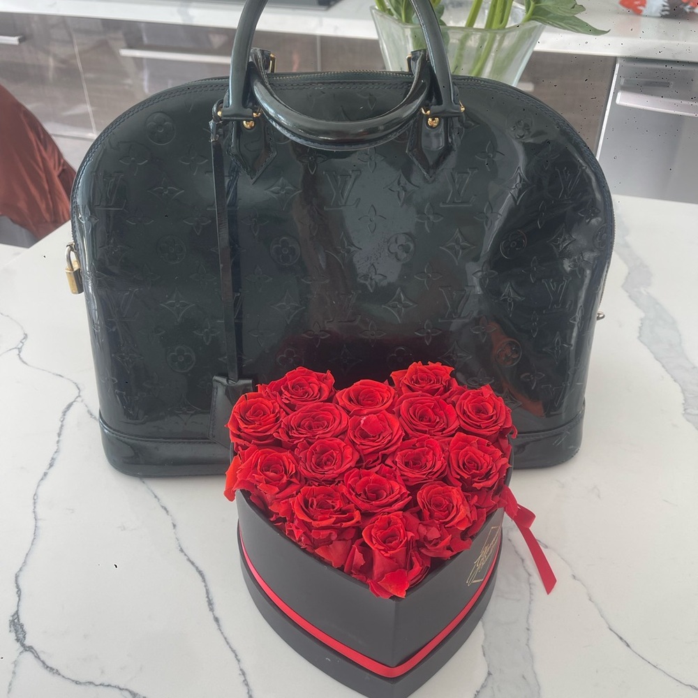 Louis Vuitton Alma GM Vernis Patent Leather Bag With Lock & Keys Full Set - Picture 10 of 15